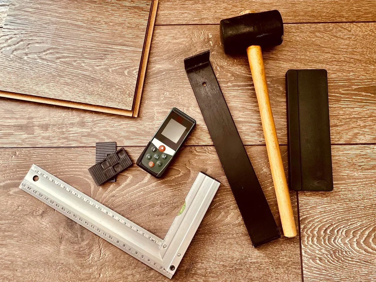 Laminat & Vinyl - Moderne Bodenbeläge für jeden Anspruch und jedes Budget - fachgerecht verlegt.