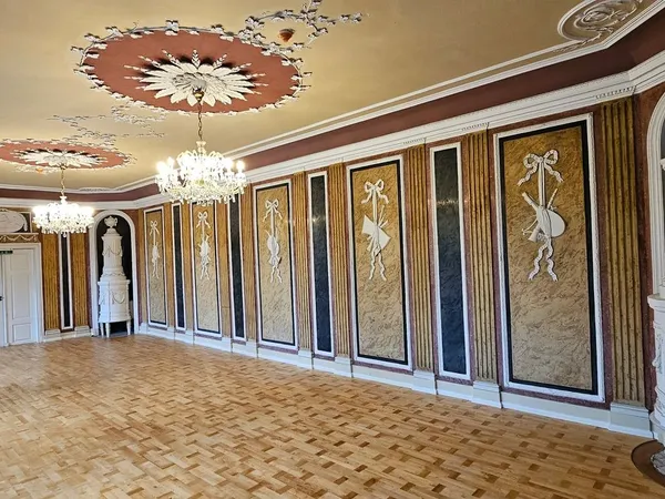 Weißer Saal Schloss Leubnitz